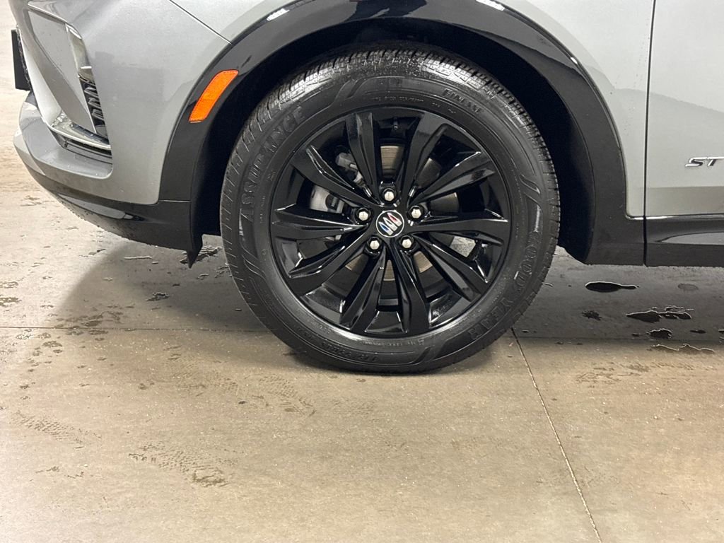 Used 2025 Buick Envista Sport Touring image 11