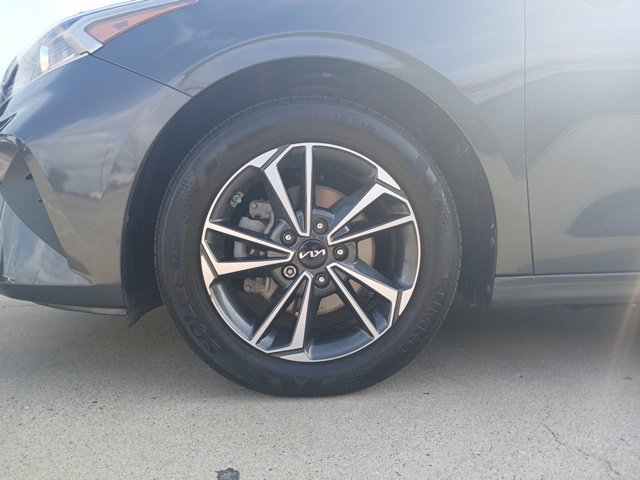 Used 2024 Kia Forte LXS w/ LXS Technology Package FWD image 5