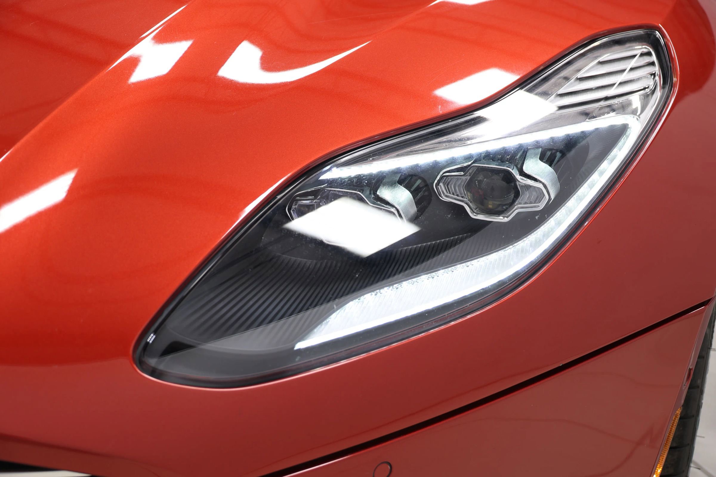 Used 2018 Aston Martin DB11 V12 image 84