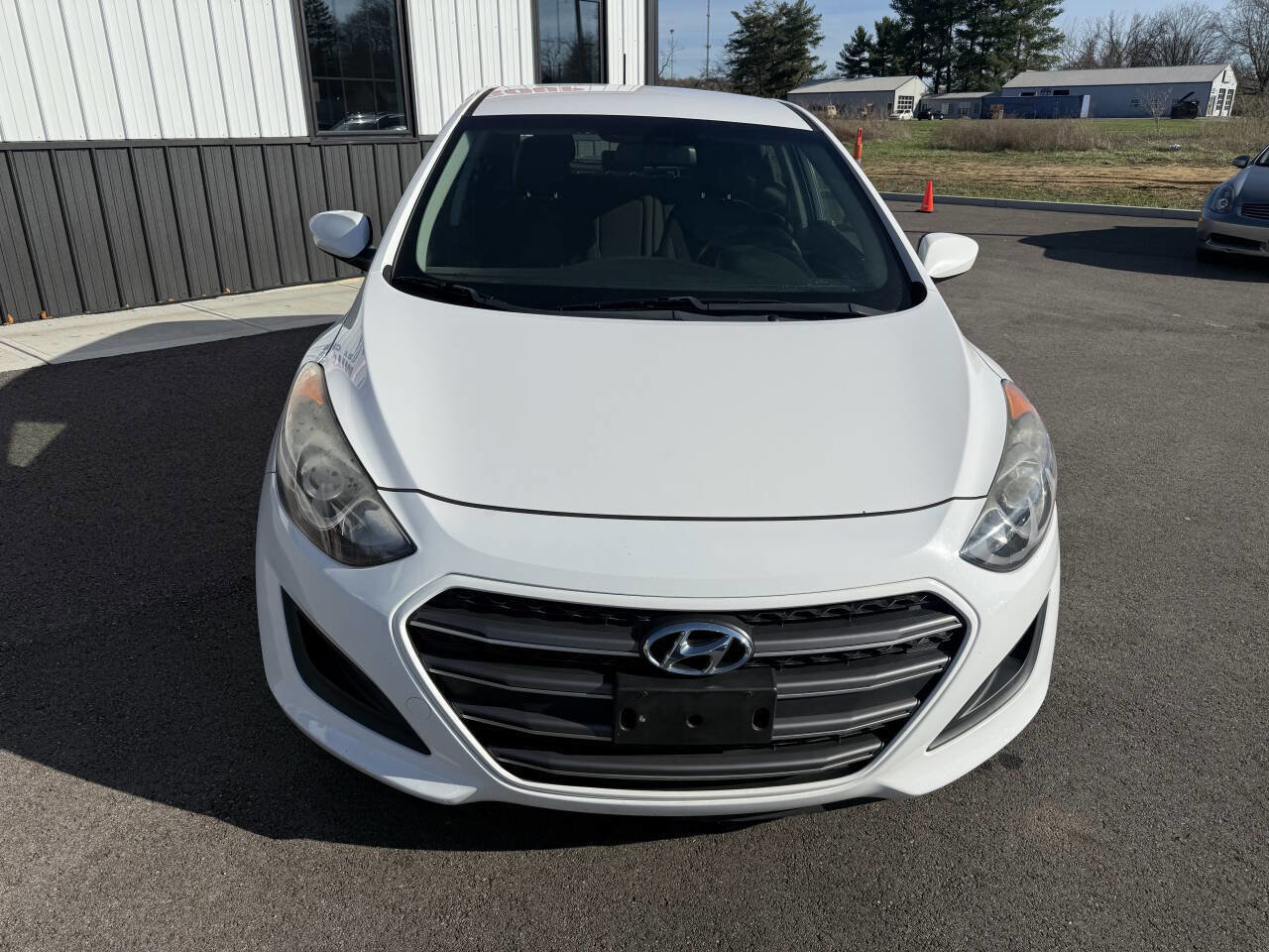 Used 2017 Hyundai Elantra GT FWD image 3