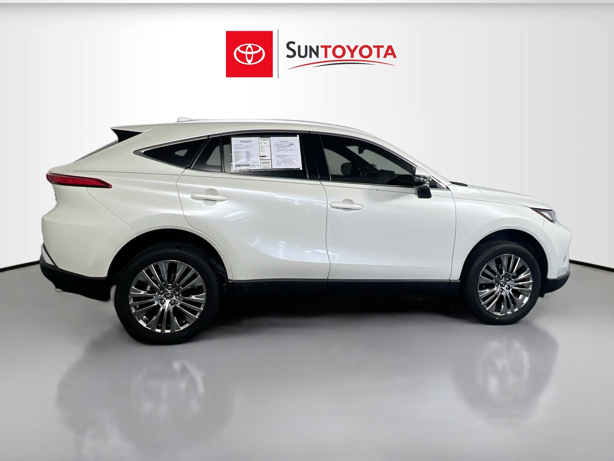 Used 2022 Toyota Venza Limited AWD/4WD image 2