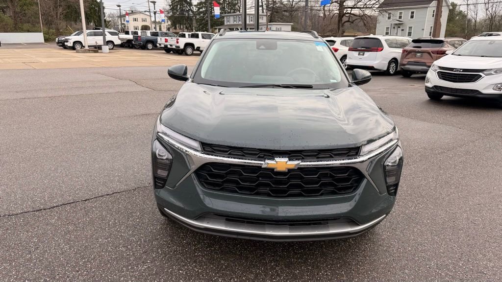 Used 2025 Chevrolet Trax LT image 3