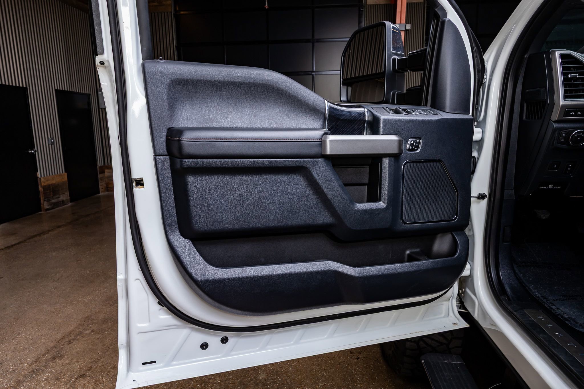 Used 2022 Ford F250 Platinum w/ FX4 Off-Road Package image 37