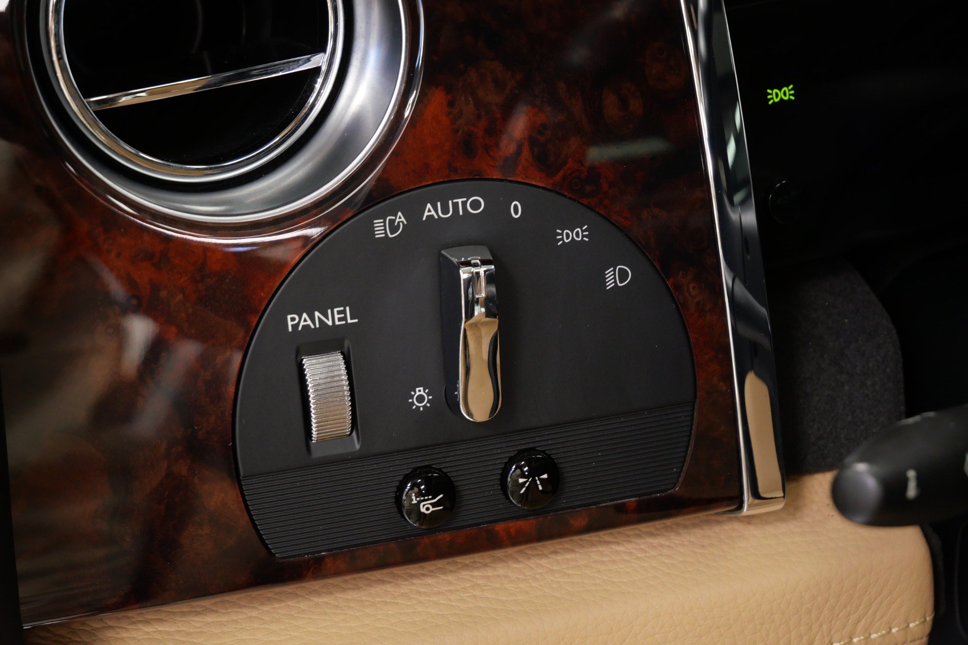 Used 2013 Rolls-Royce Ghost RWD image 27