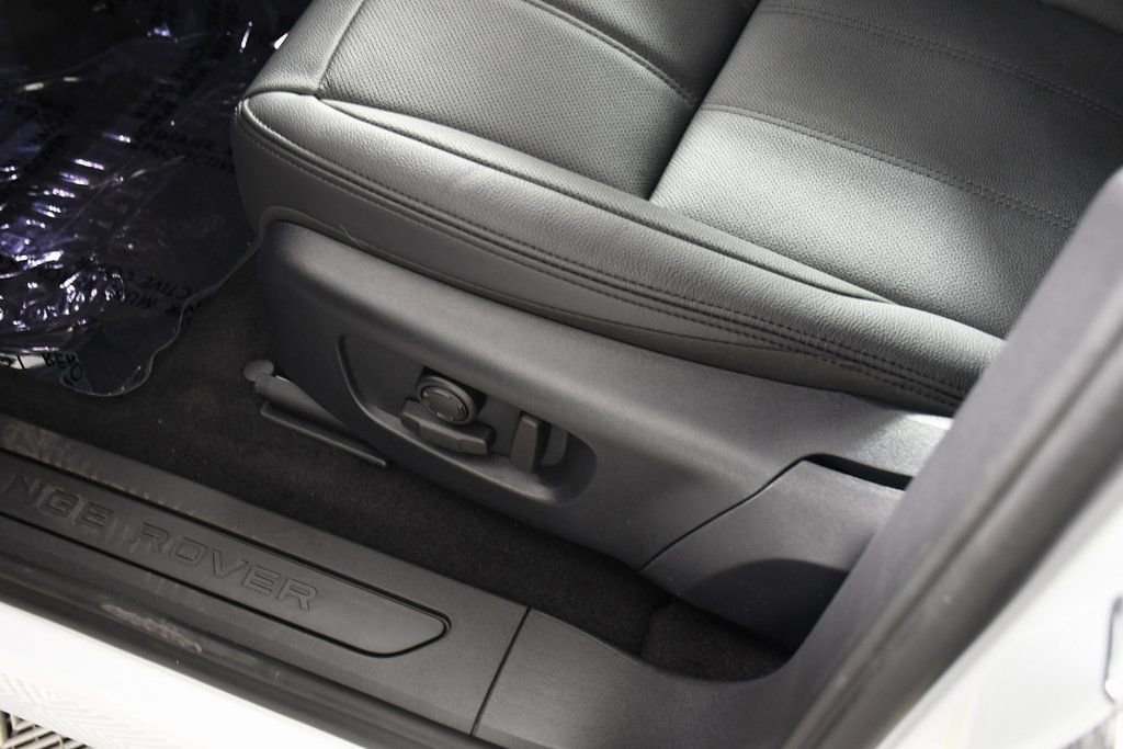 Used 2026 Land Rover Range Rover Evoque S image 16