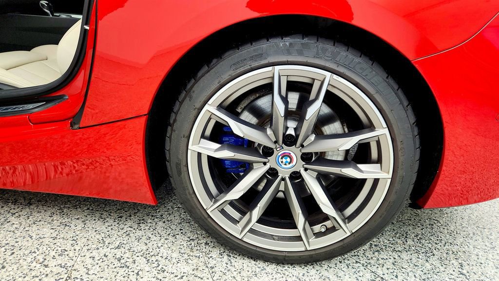 Used 2022 BMW Z4 M40i w/ Premium Package image 9