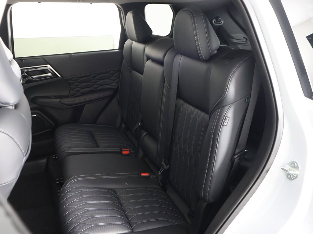 New 2026 Mitsubishi Outlander SEL image 37