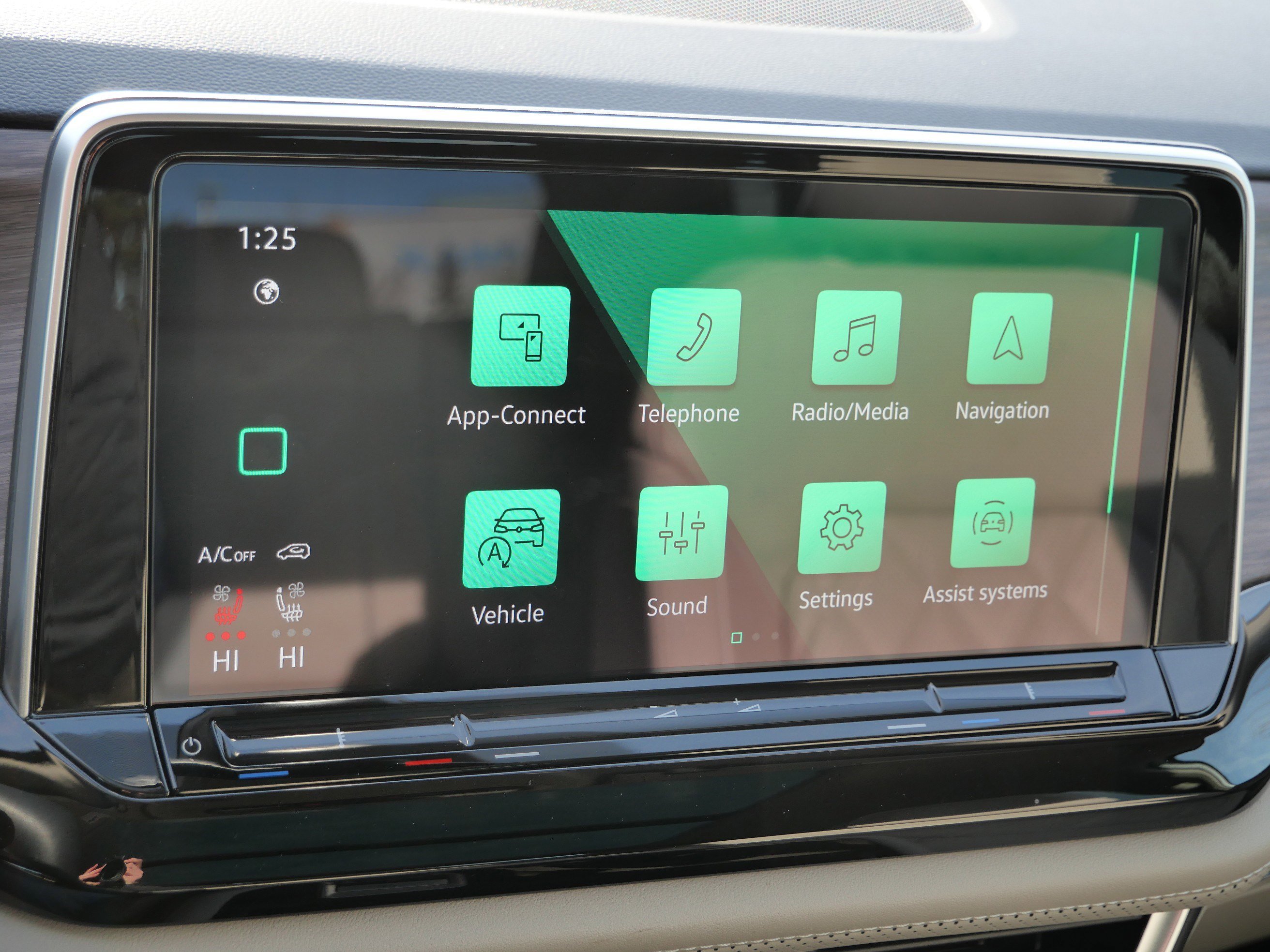 Certified 2024 Volkswagen Atlas SEL Premium R-Line image 23