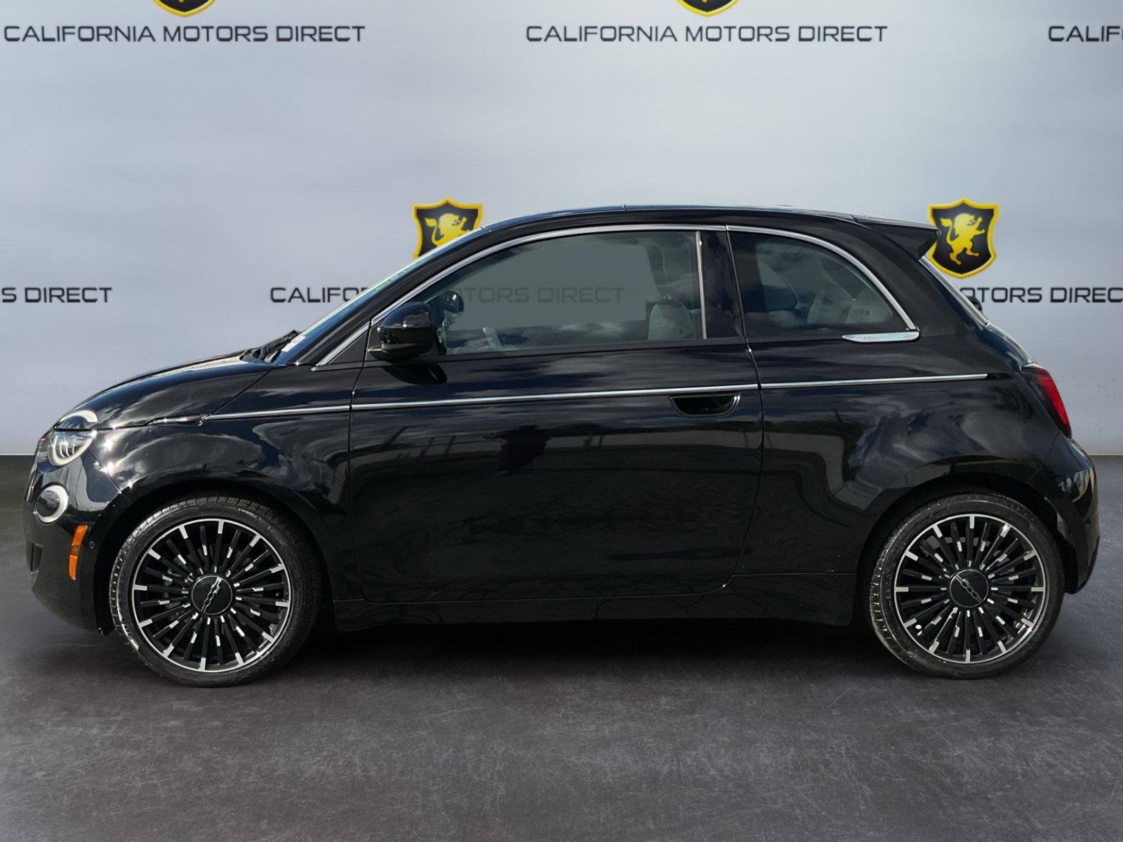 Used 2024 FIAT 500 e FWD image 8