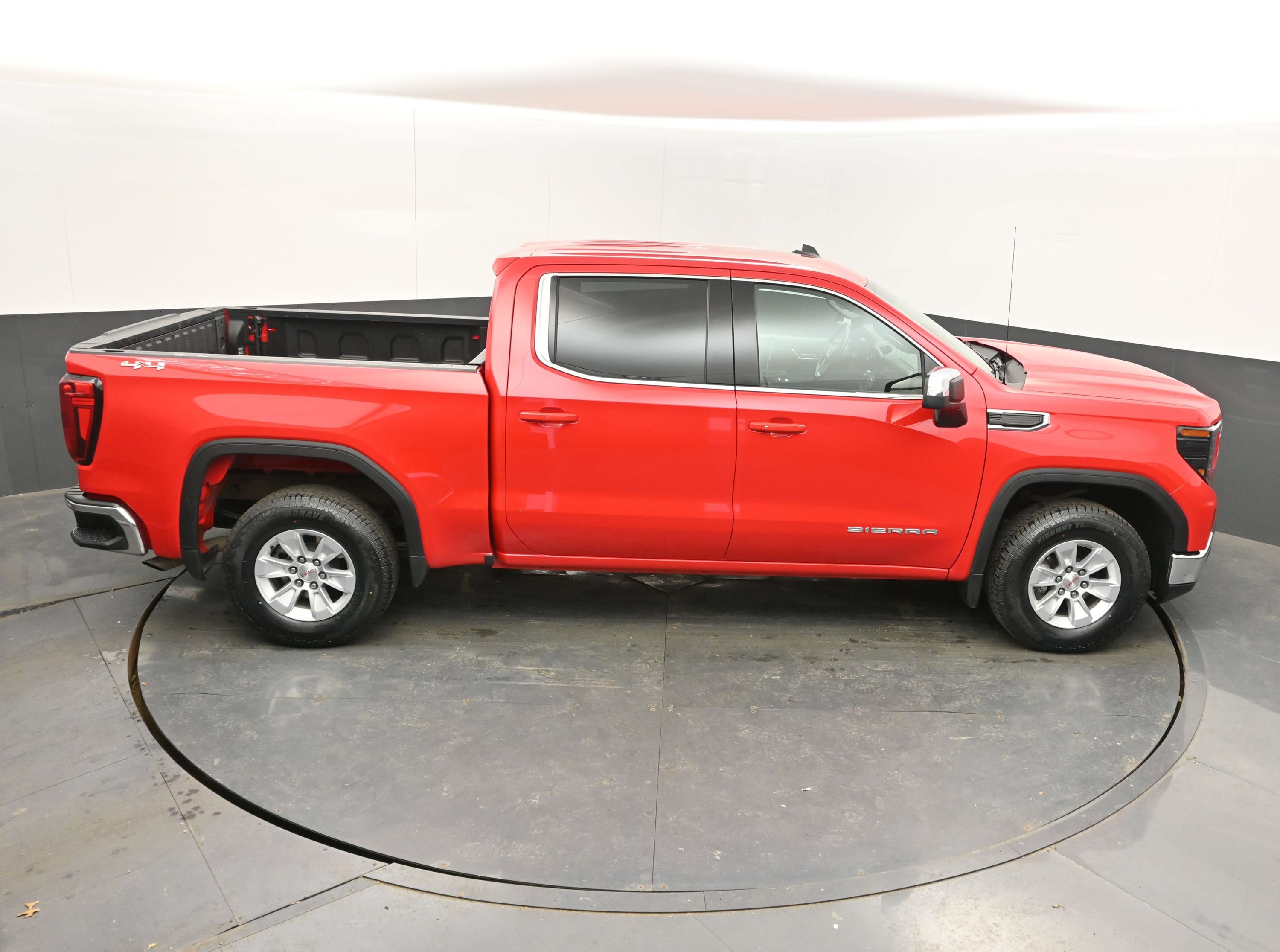 Used 2024 GMC Sierra 1500 SLE image 39