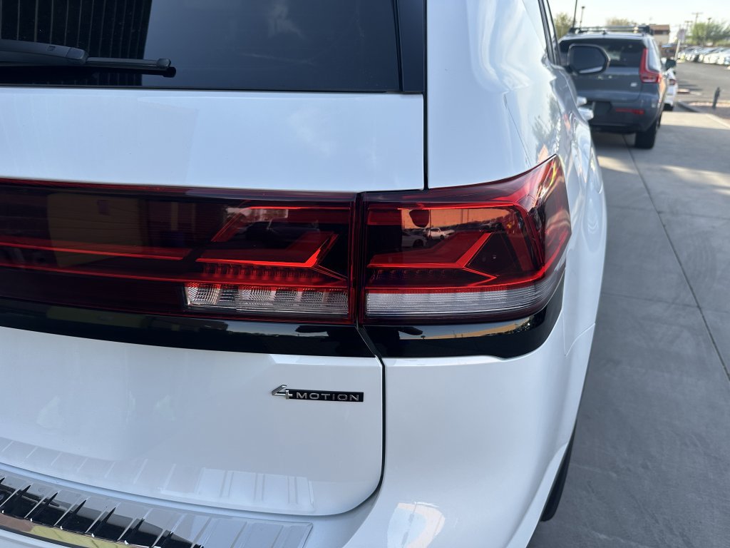 Used 2024 Volkswagen Atlas Peak Edition SEL AWD/4WD image 13
