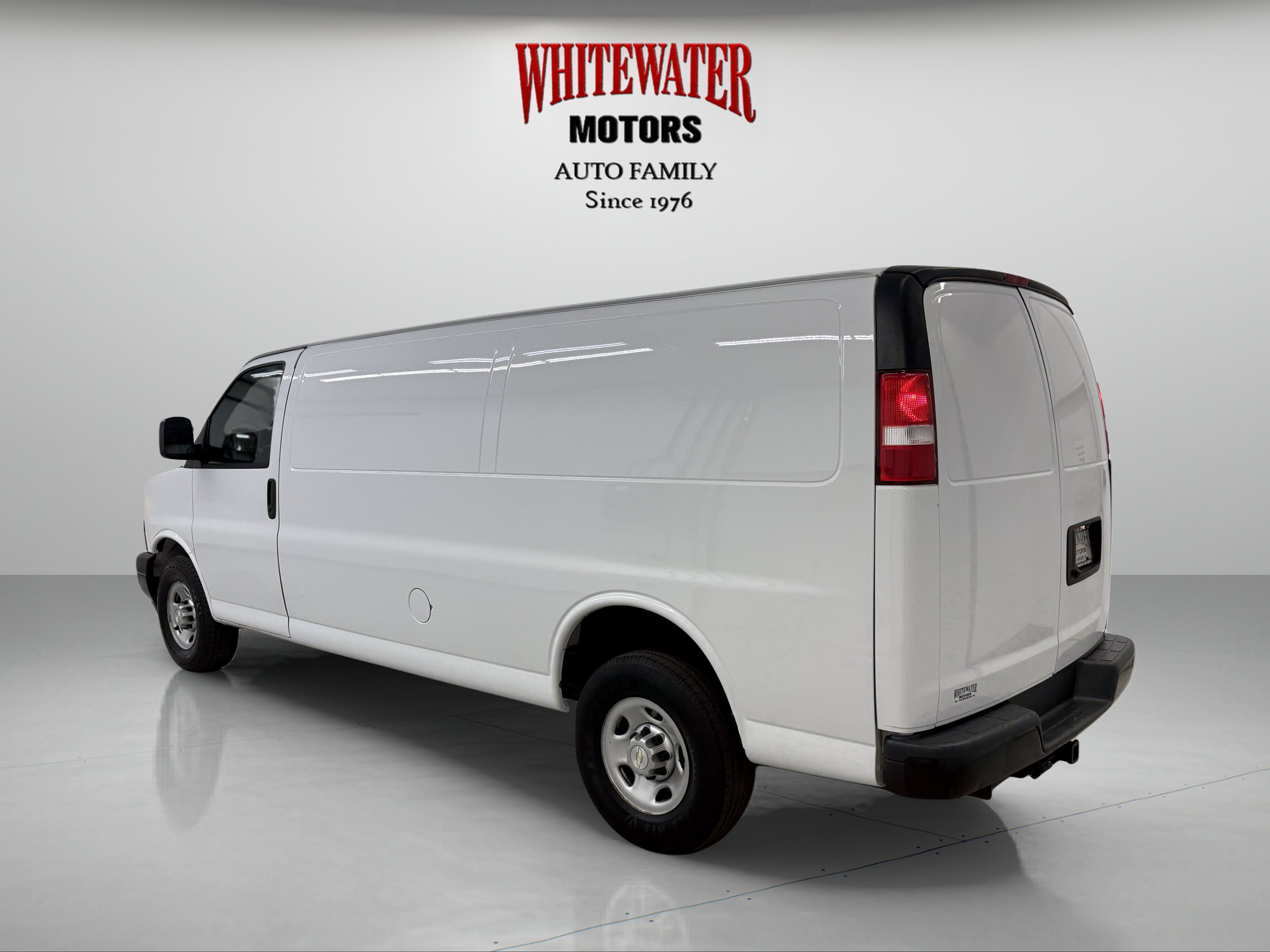 Used 2021 Chevrolet Express 3500 Extended w/ Driver Convenience Package RWD image 2