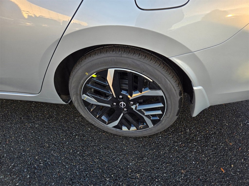 New 2025 Nissan Versa SR w/ Trunk Package image 5