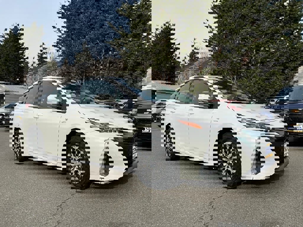 Used 2018 Toyota Prius Prime Plus image 2