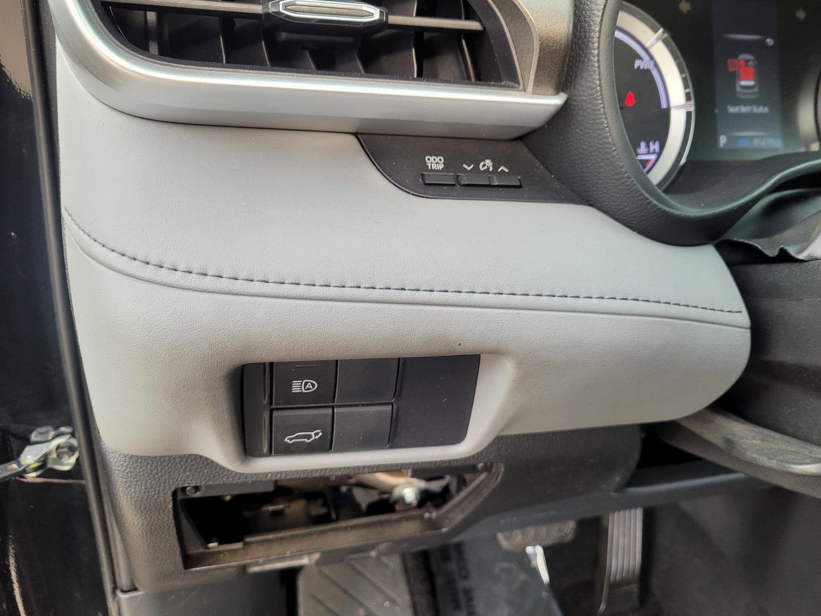 Used 2021 Toyota Highlander LE AWD/4WD image 28