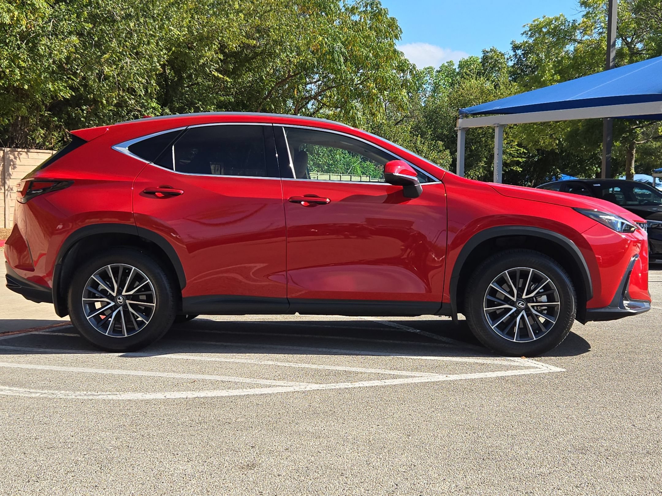 Used 2025 Lexus NX 250 FWD w/ Accessory Package (2T) image 2