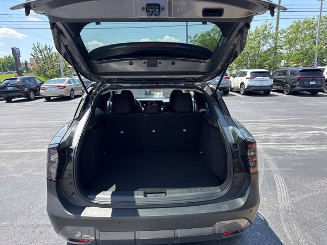 Used 2025 Nissan Kicks SV AWD/4WD image 14