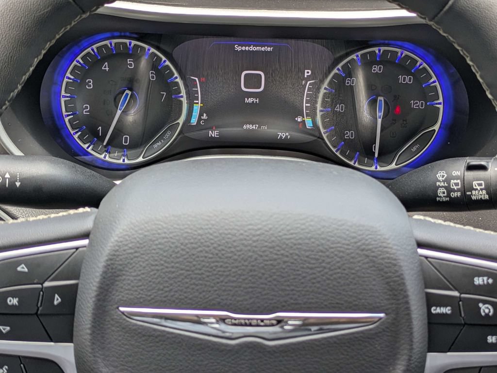 Used 2024 Chrysler Pacifica Touring-L FWD image 28