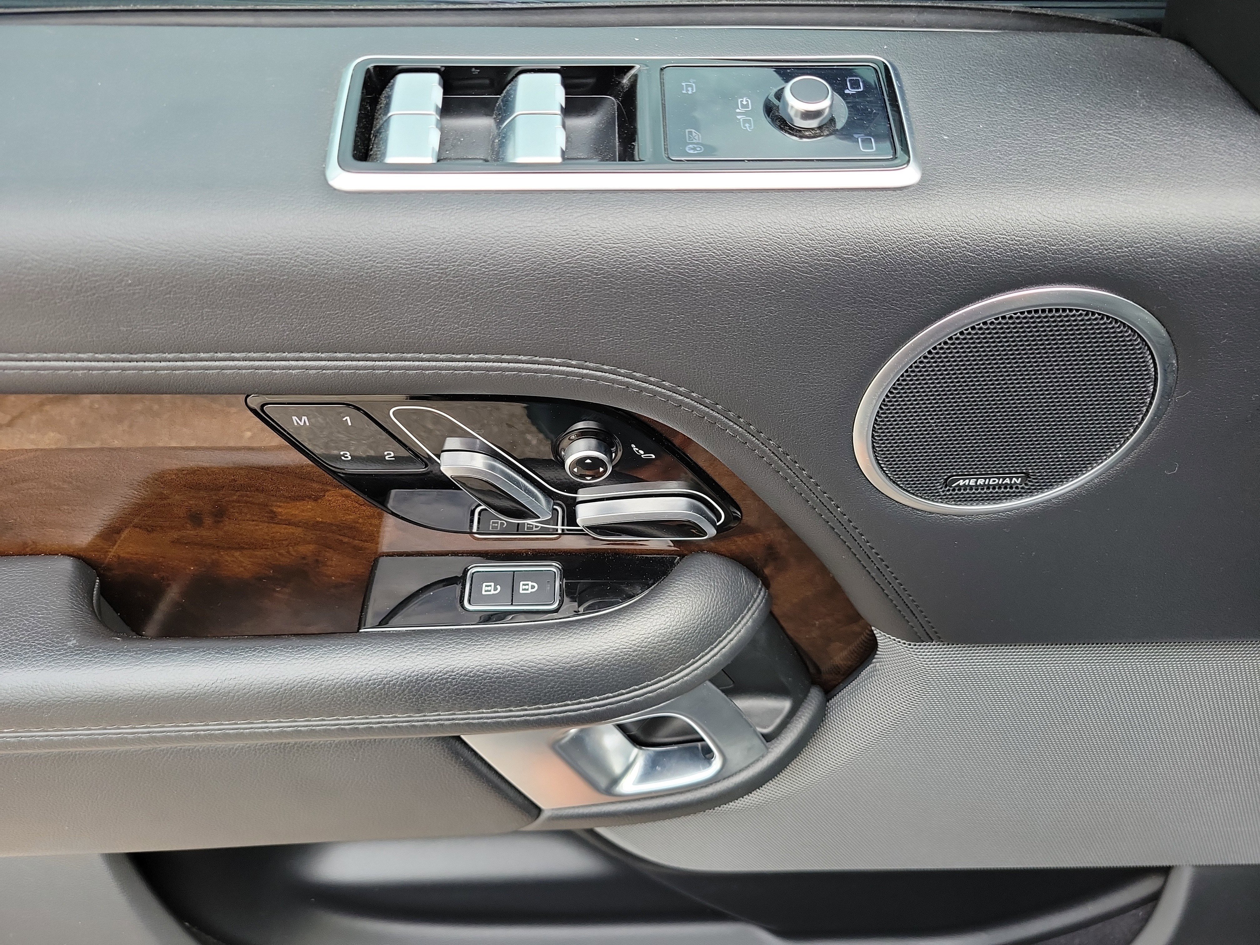 Used 2021 Land Rover Range Rover AWD/4WD image 24