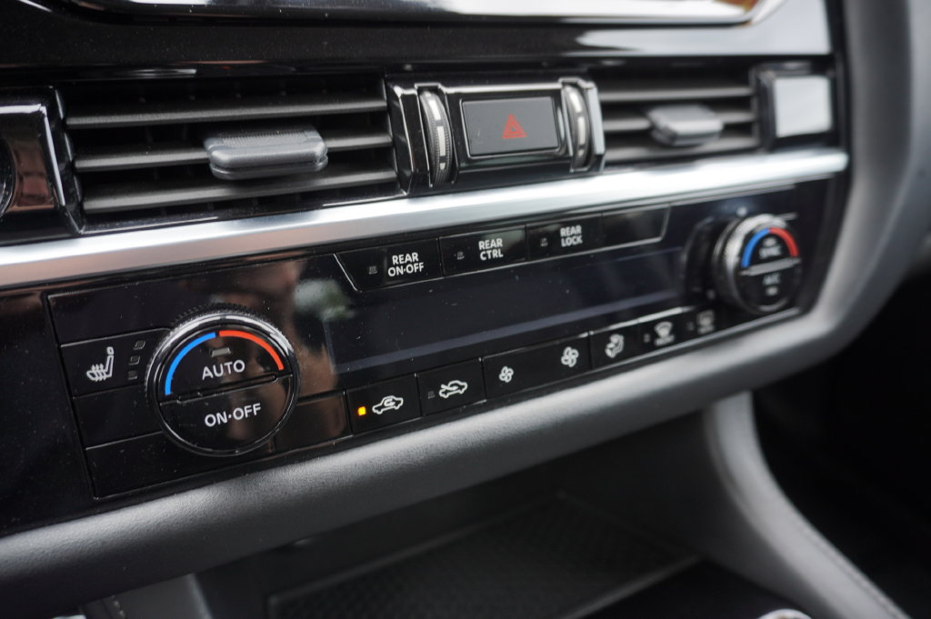 Used 2025 Nissan Pathfinder SV AWD/4WD image 18