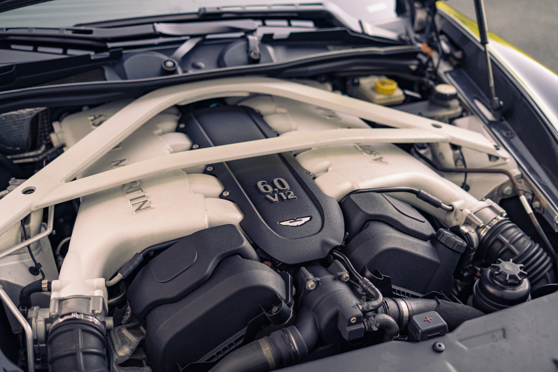 Used 2014 Aston Martin Vanquish Coupe RWD image 42