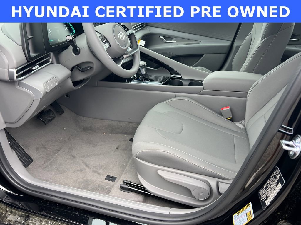 Used 2025 Hyundai Elantra Blue image 9