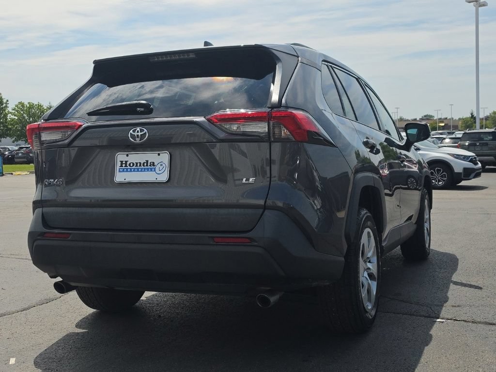 Used 2021 Toyota RAV4 LE FWD image 9