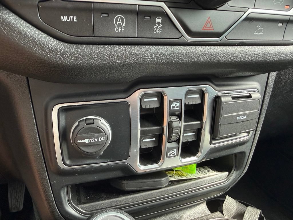 Used 2024 Jeep Wrangler Unlimited Sport AWD/4WD image 19