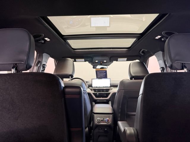 Used 2025 Ford Explorer ST-Line w/ Premium Package AWD/4WD image 33