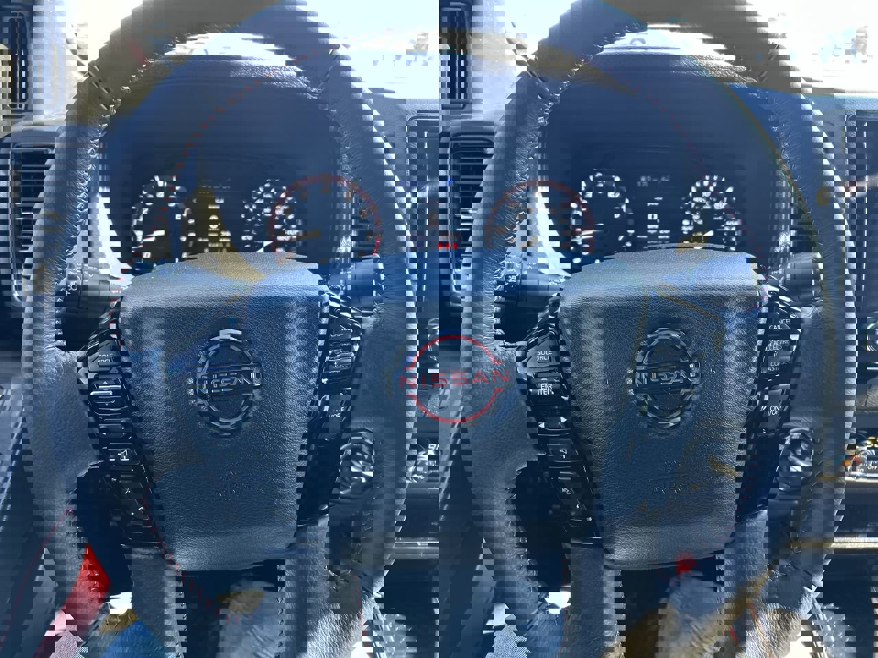 Used 2024 Nissan Frontier PRO-4X w/ Off-Road Protection Package image 25