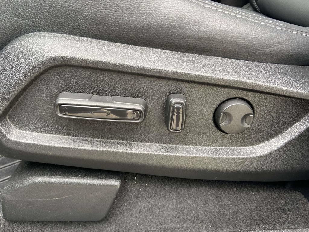 Used 2025 Honda Pilot Touring image 16