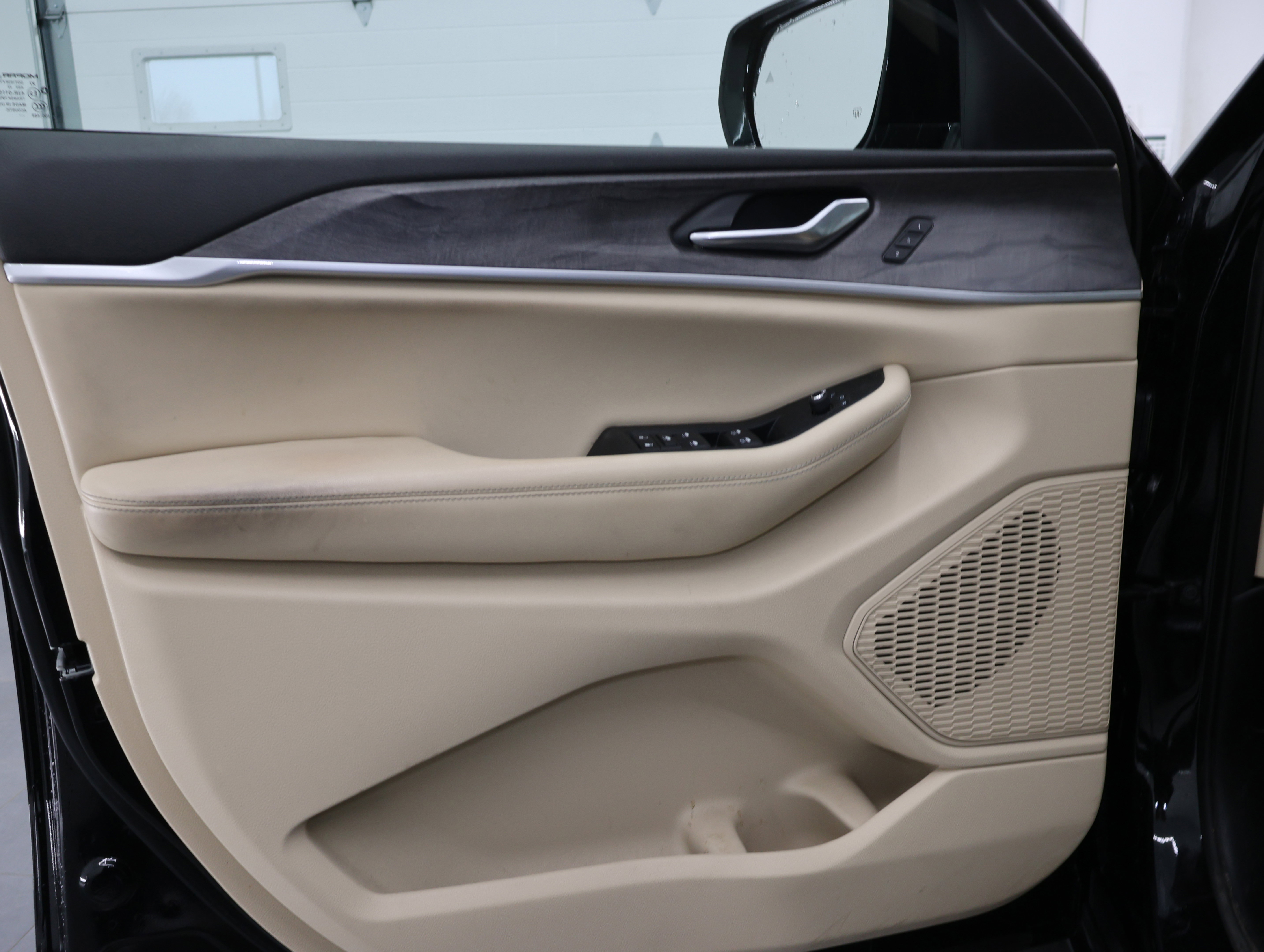 Used 2023 Jeep Grand Cherokee Limited image 39