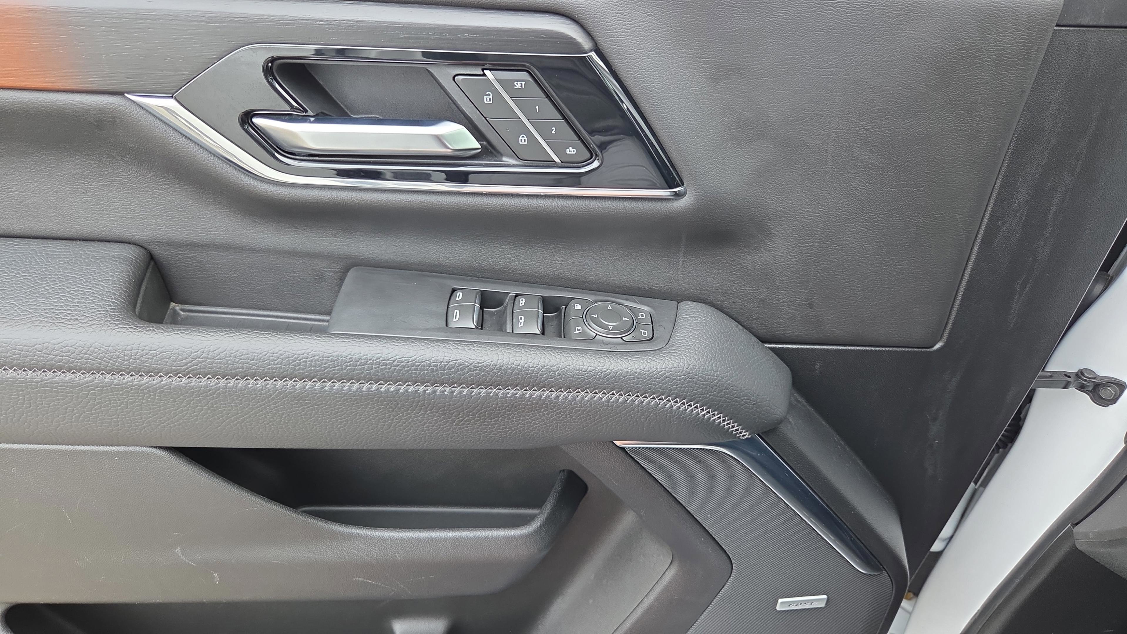 Used 2025 GMC Yukon Denali image 34