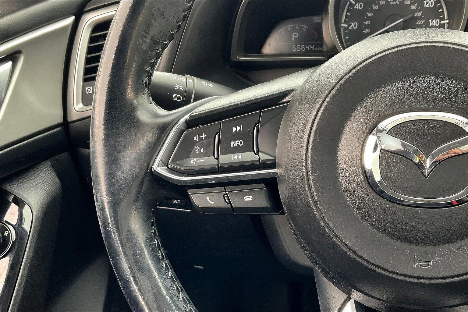 Used 2017 MAZDA MAZDA3 Touring image 18