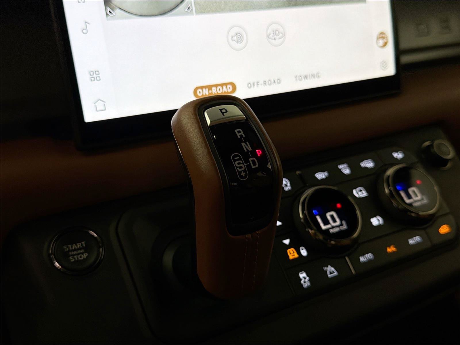 Certified 2025 Land Rover Defender 110 AWD/4WD image 16