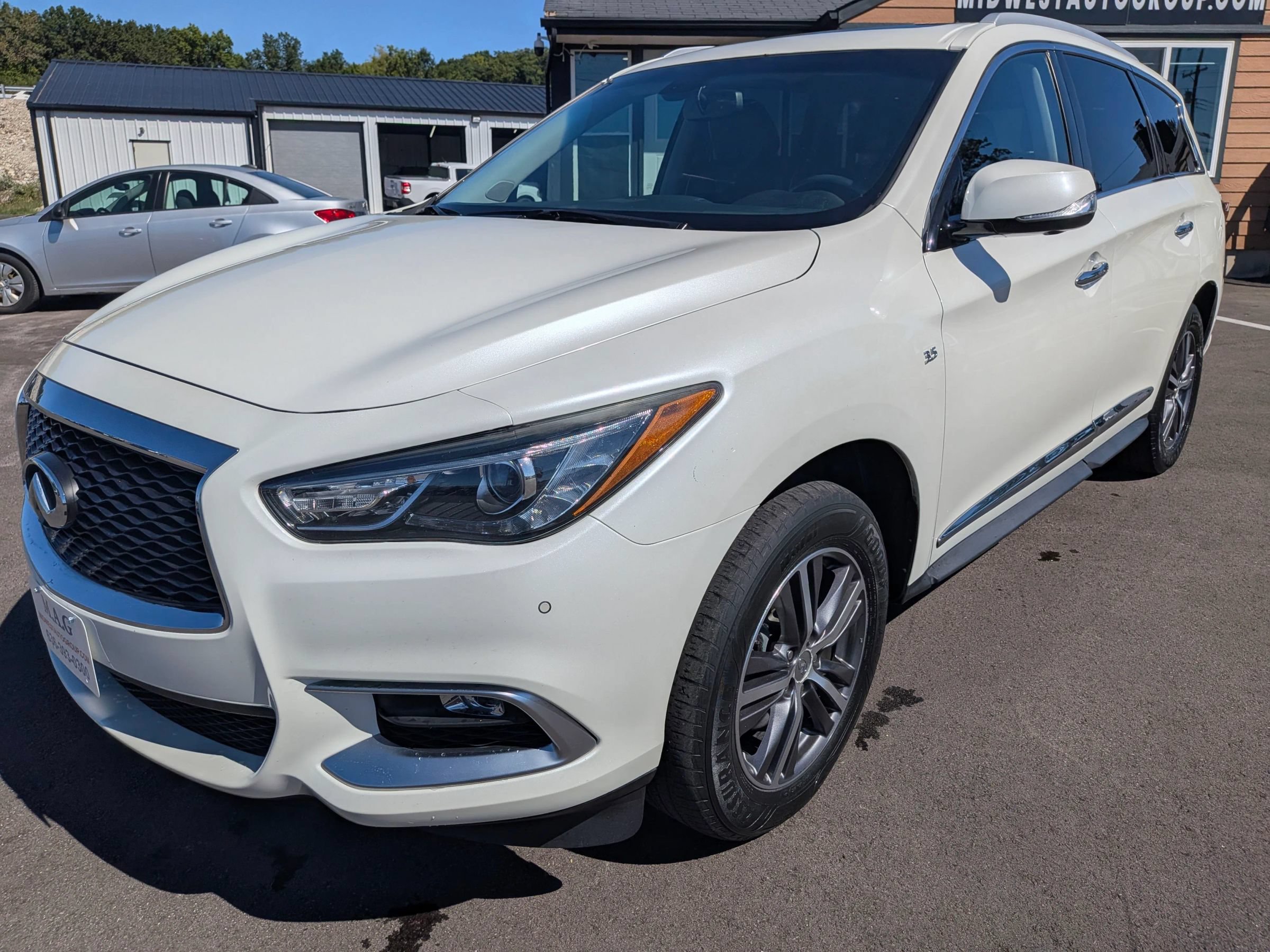 Used 2016 INFINITI QX60 Luxe w/ Premium Plus Package AWD/4WD image 2