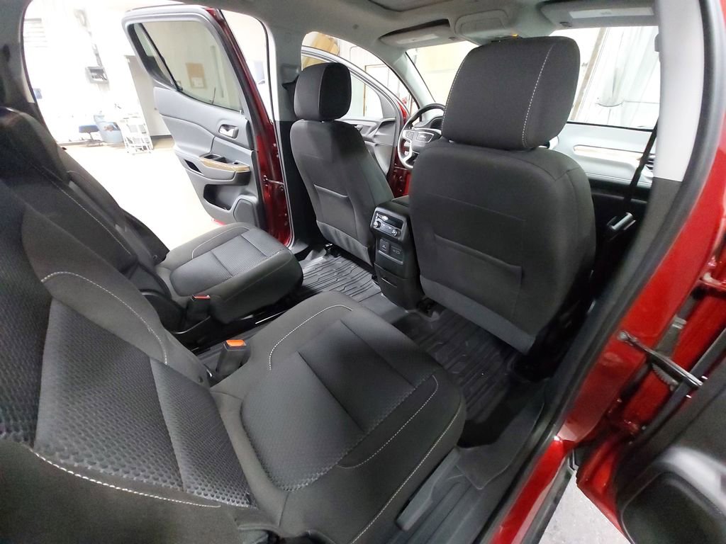 Used 2023 GMC Acadia SLE w/ Driver Convenience Package AWD/4WD image 11