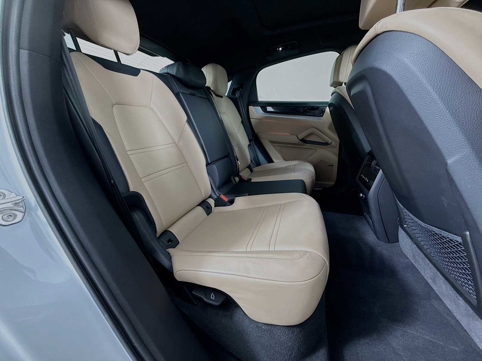 Certified 2025 Porsche Cayenne Coupe image 27