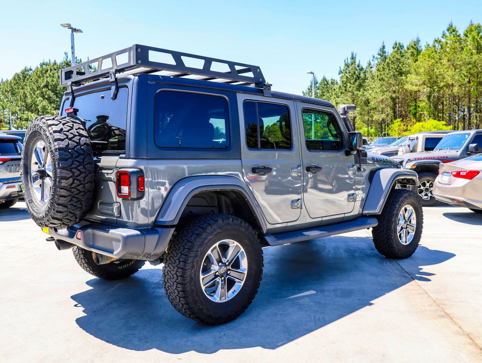 Used 2020 Jeep Wrangler Unlimited Sahara image 11