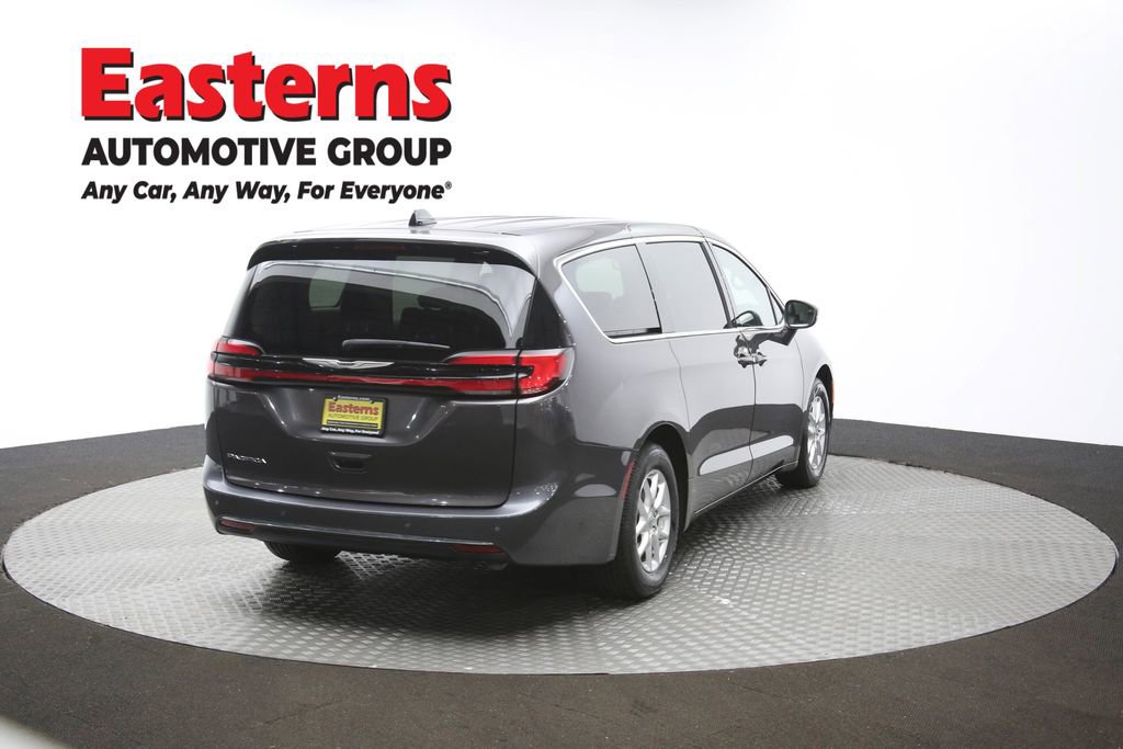 Used 2023 Chrysler Pacifica Touring-L FWD image 42