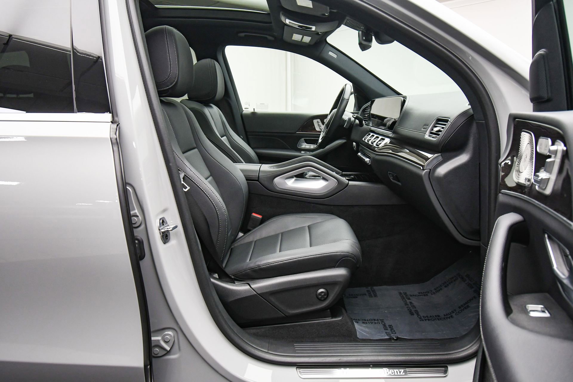 Used 2025 Mercedes-Benz GLS 450 4MATIC image 47