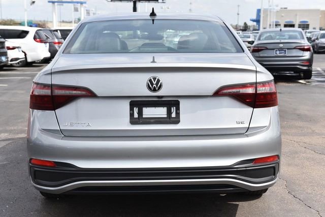Used 2022 Volkswagen Jetta SE image 6