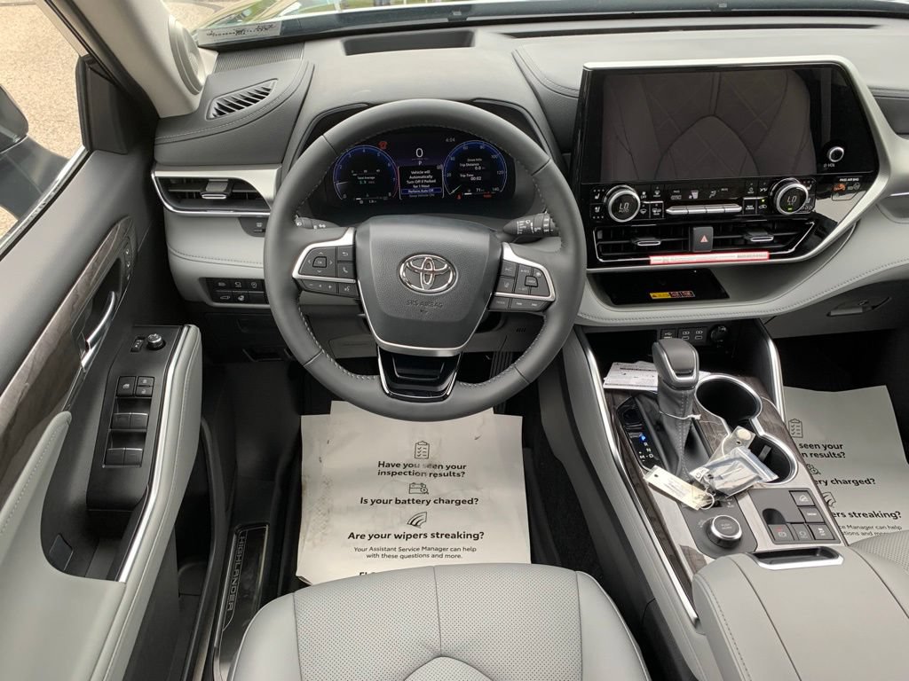 New 2026 Toyota Highlander Platinum AWD/4WD image 16