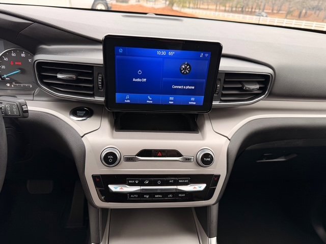 Certified 2024 Ford Explorer XLT w/ Equipment Group 202A image 4