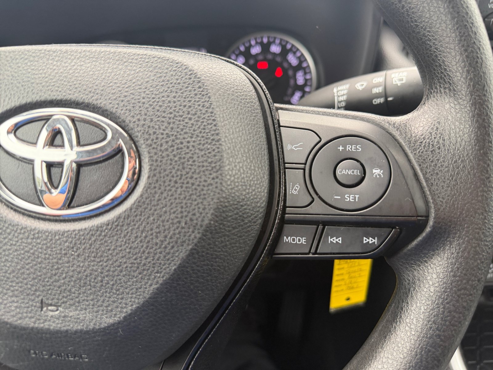 Used 2021 Toyota RAV4 LE AWD/4WD image 18