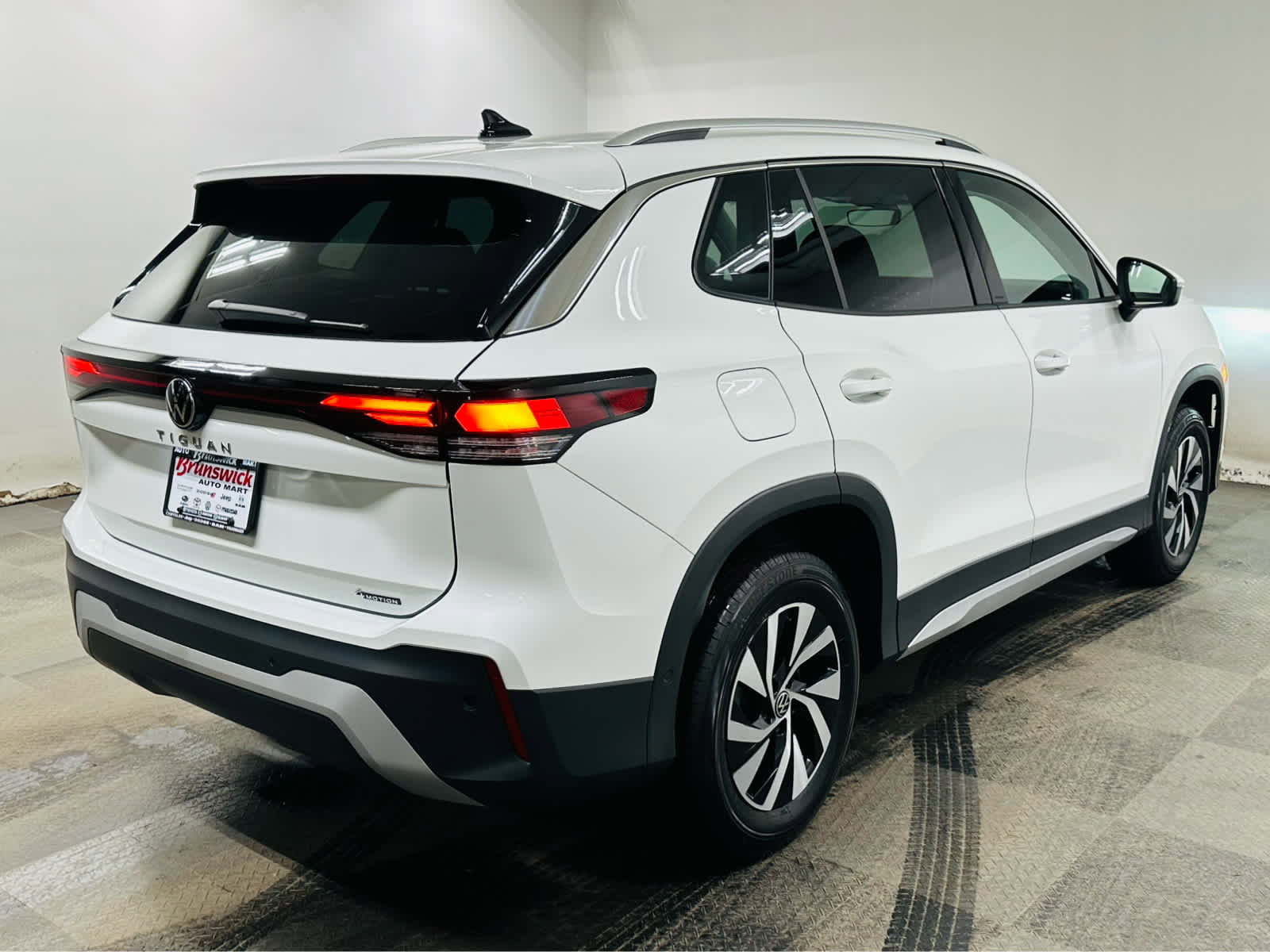 Certified 2025 Volkswagen Tiguan S image 6