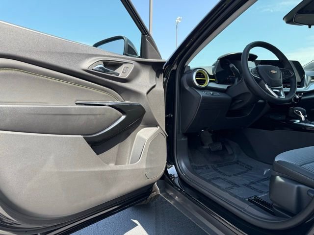 New 2025 Chevrolet Trax LT w/ Driver Confidence Package image 18