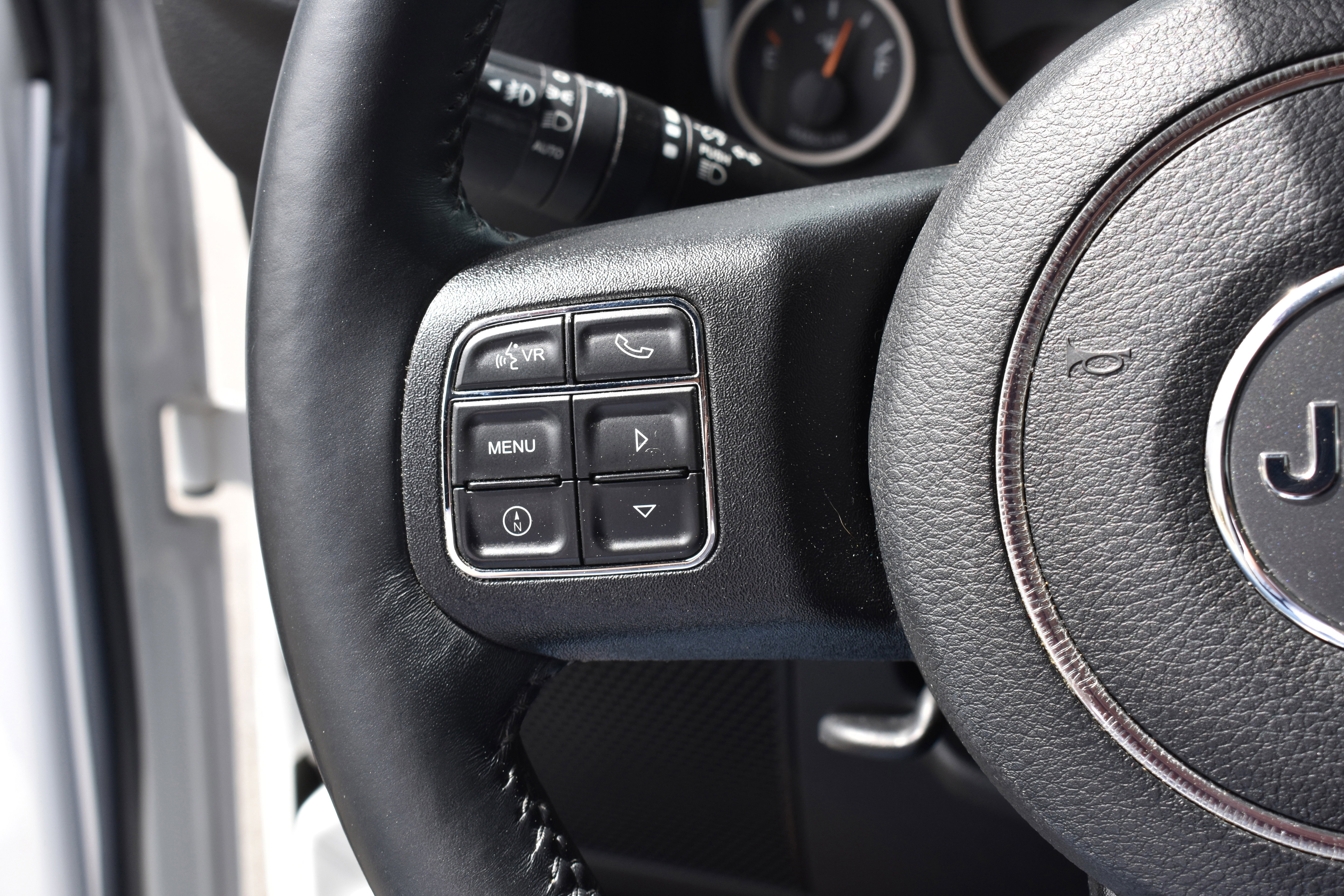 Used 2016 Jeep Wrangler Unlimited Sahara image 15