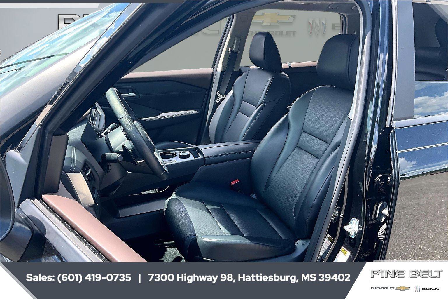 Used 2023 Nissan Rogue SV w/ SV Premium B Package image 18