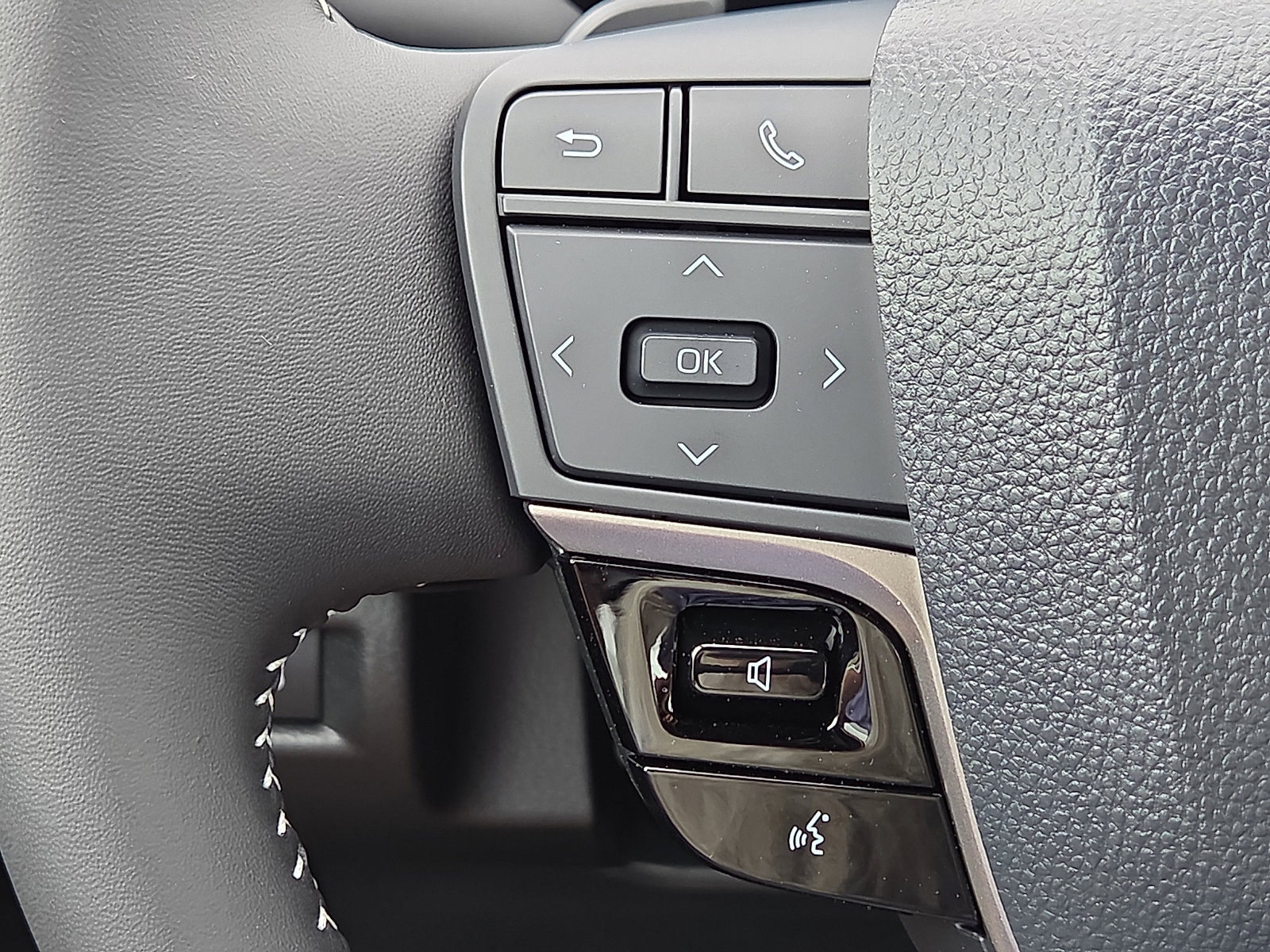 Used 2025 Toyota Camry SE FWD image 21